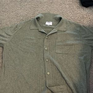 green old navy button up tshirt